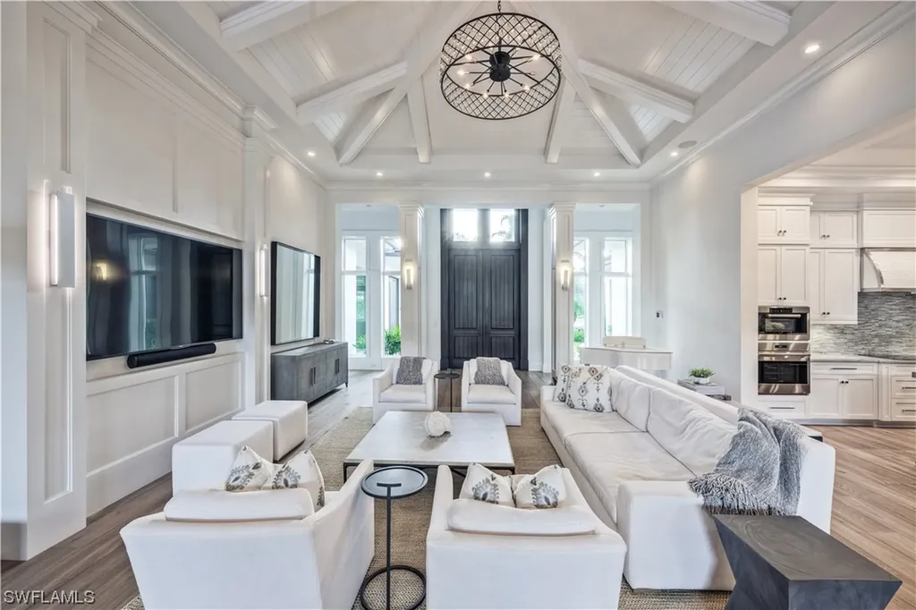 3120 Crayton Road Naples FL 34103