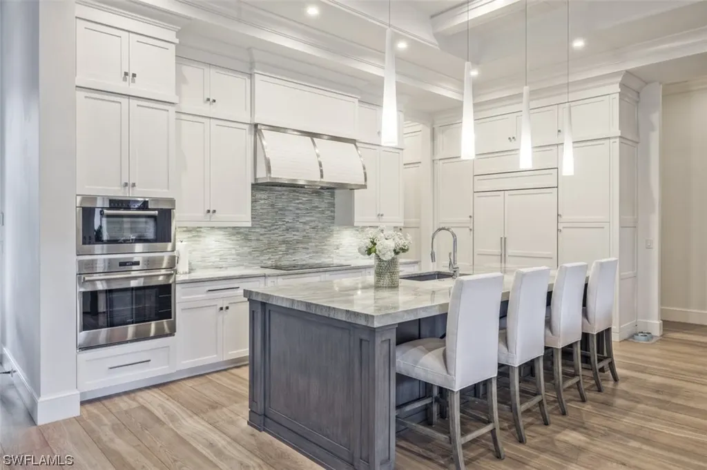 3120 Crayton Road Naples FL 34103