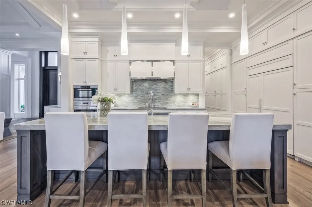3120 Crayton Road Naples FL 34103