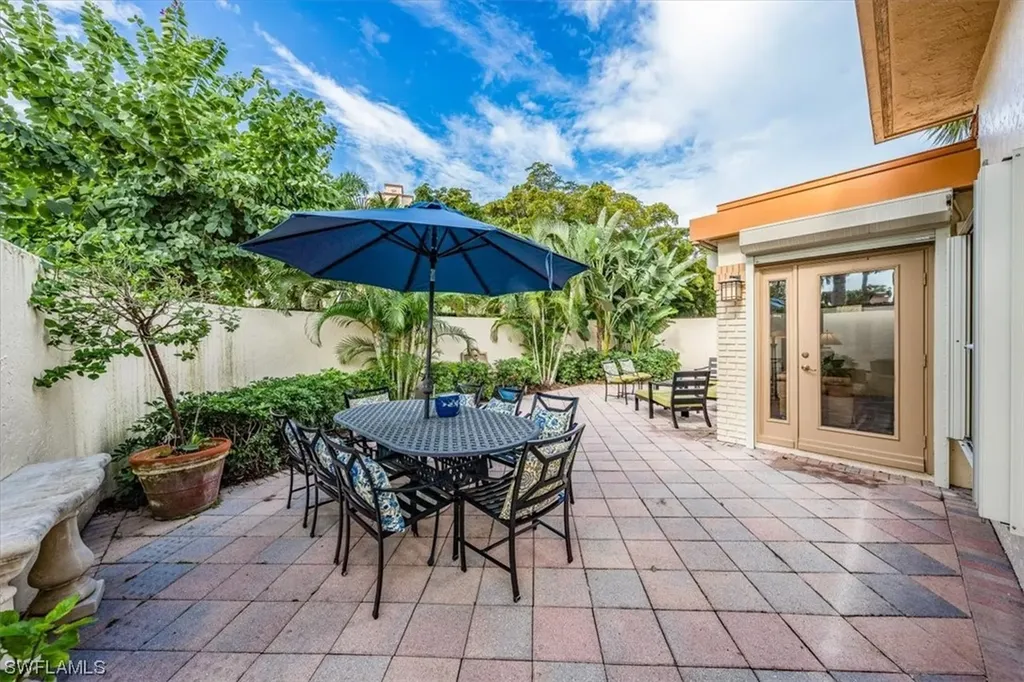 Naples FL, 6790 Pelican Bay Boulevard