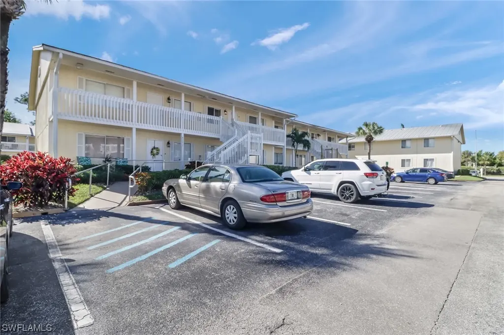 4615 Bayshore Drive Naples FL 34112