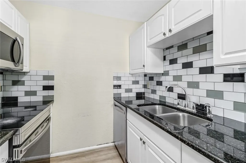 4615 Bayshore Drive Naples FL 34112