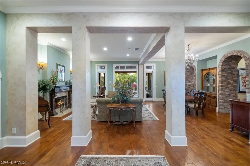 611 18th Avenue S Naples FL 34102
