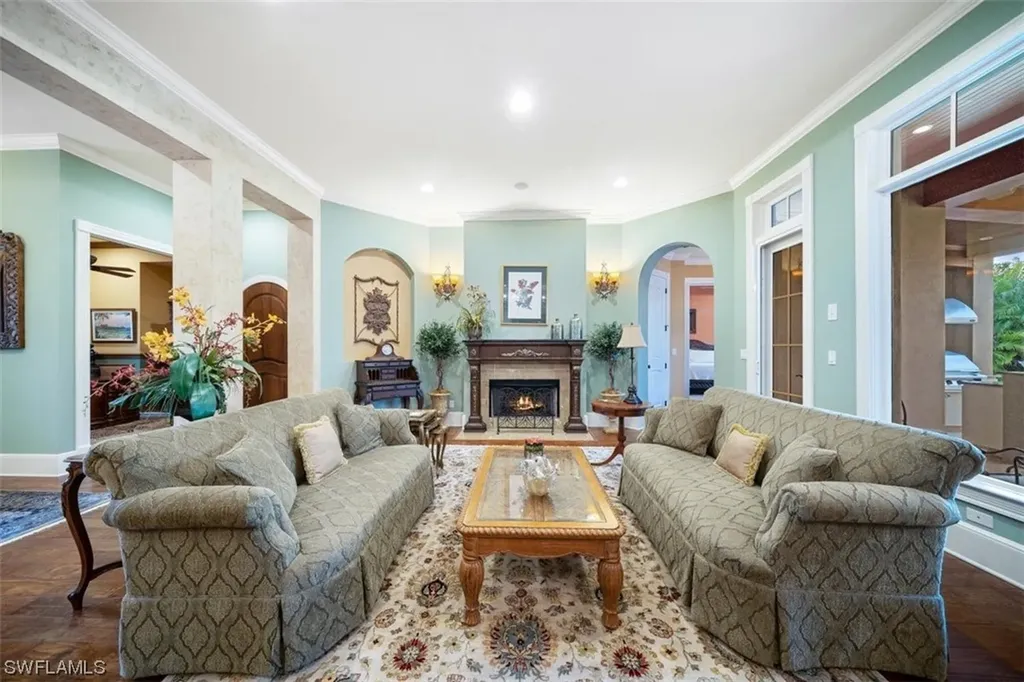611 18th Avenue S Naples FL 34102
