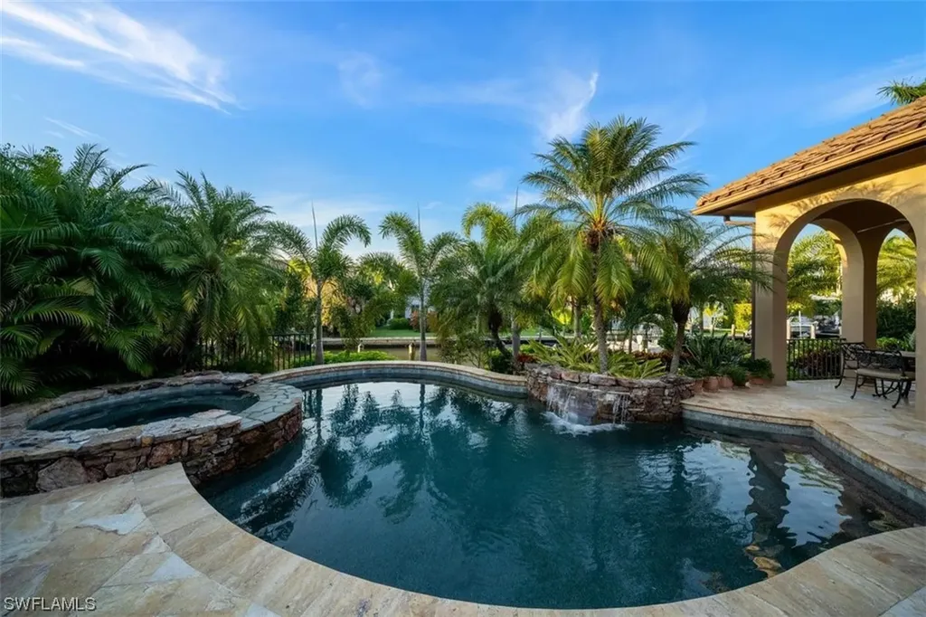 611 18th Avenue S Naples FL 34102