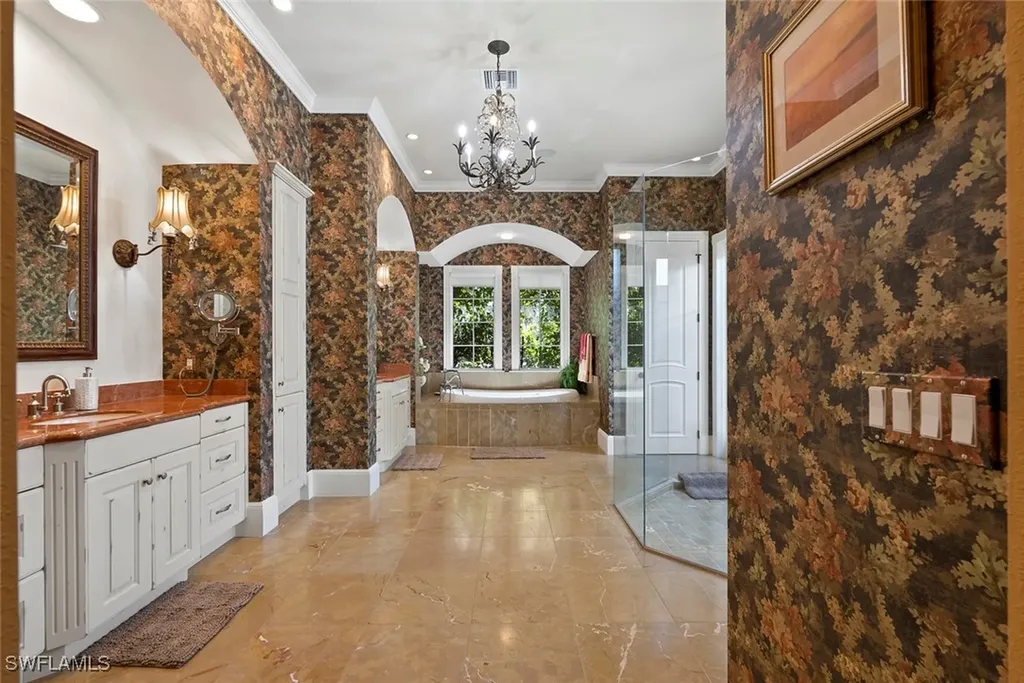611 18th Avenue S Naples FL 34102