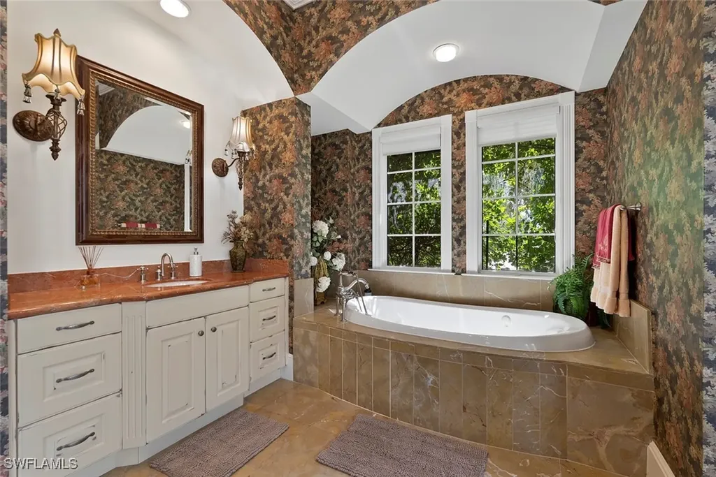 611 18th Avenue S Naples FL 34102