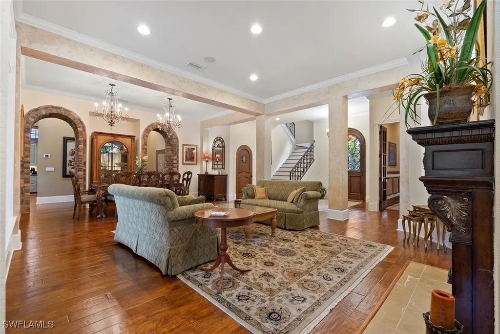 611 18th Avenue S Naples FL 34102