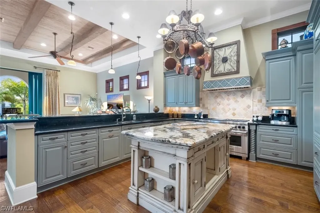 611 18th Avenue S Naples FL 34102