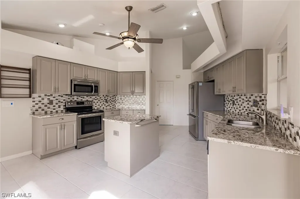 1520 NE 33rd Lane Cape Coral FL 33909