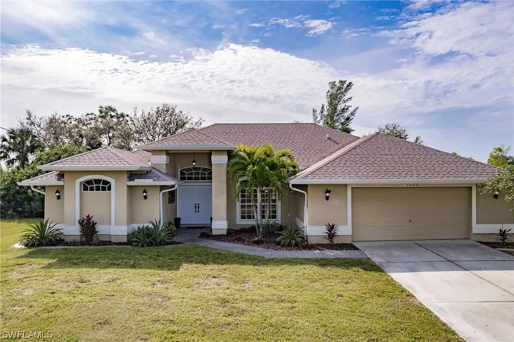 1520 NE 33rd Lane Cape Coral FL 33909
