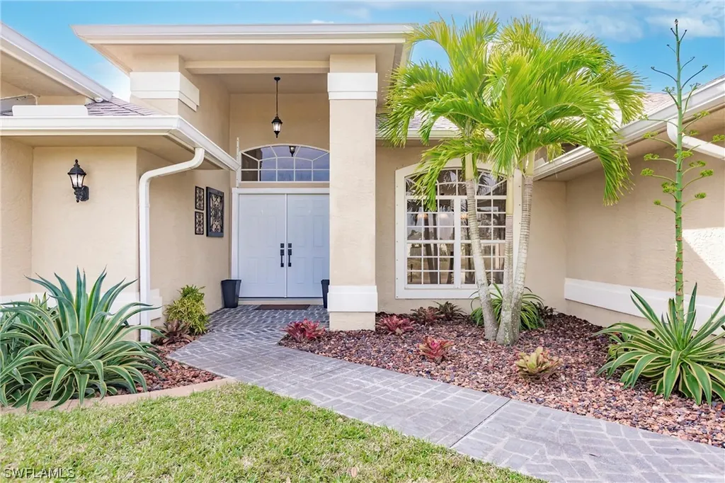 1520 NE 33rd Lane Cape Coral FL 33909