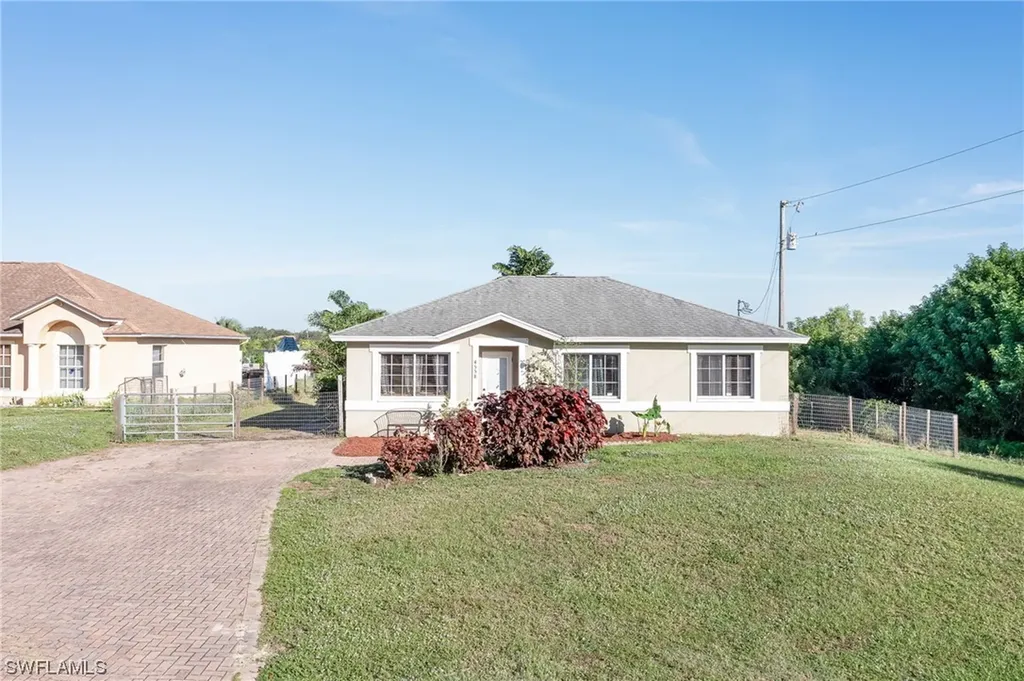 4558 20th Street NE Naples FL 34120