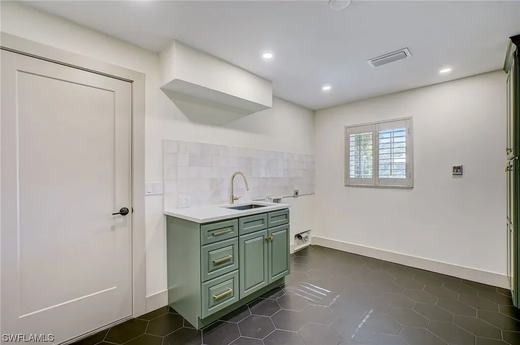 3729 Liberty Square Fort Myers FL 33908