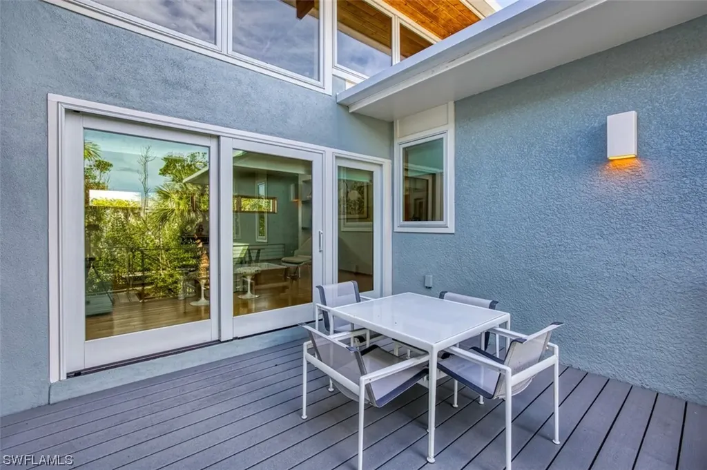 558 N Yachtsman Drive Sanibel FL 33957