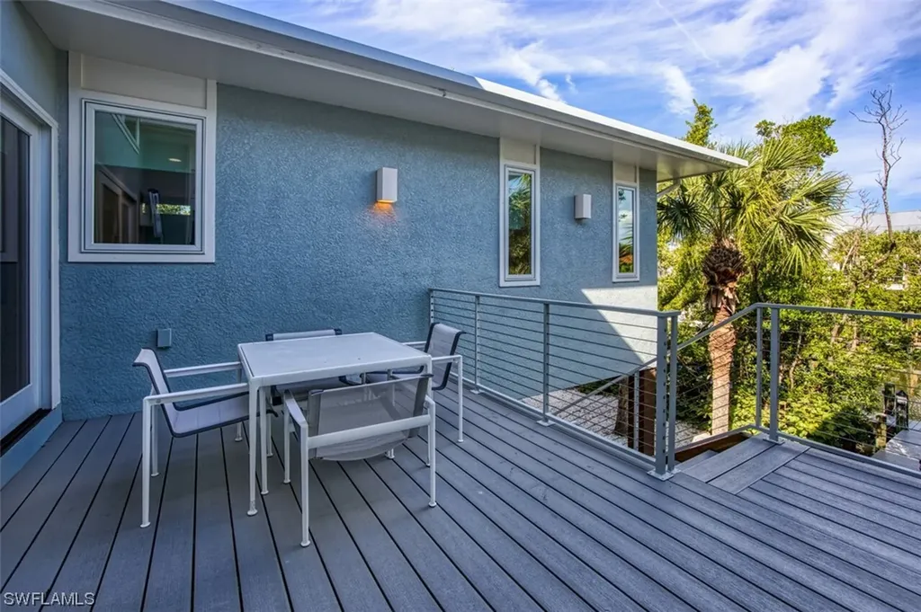 558 N Yachtsman Drive Sanibel FL 33957