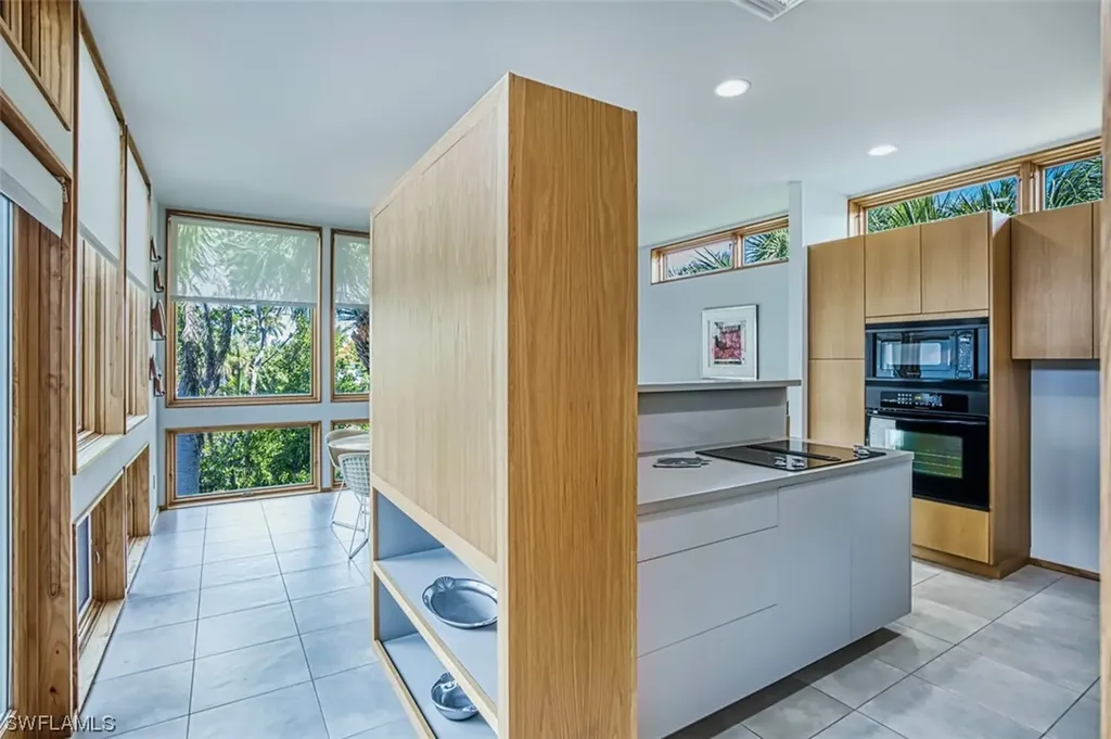 558 N Yachtsman Drive Sanibel FL 33957