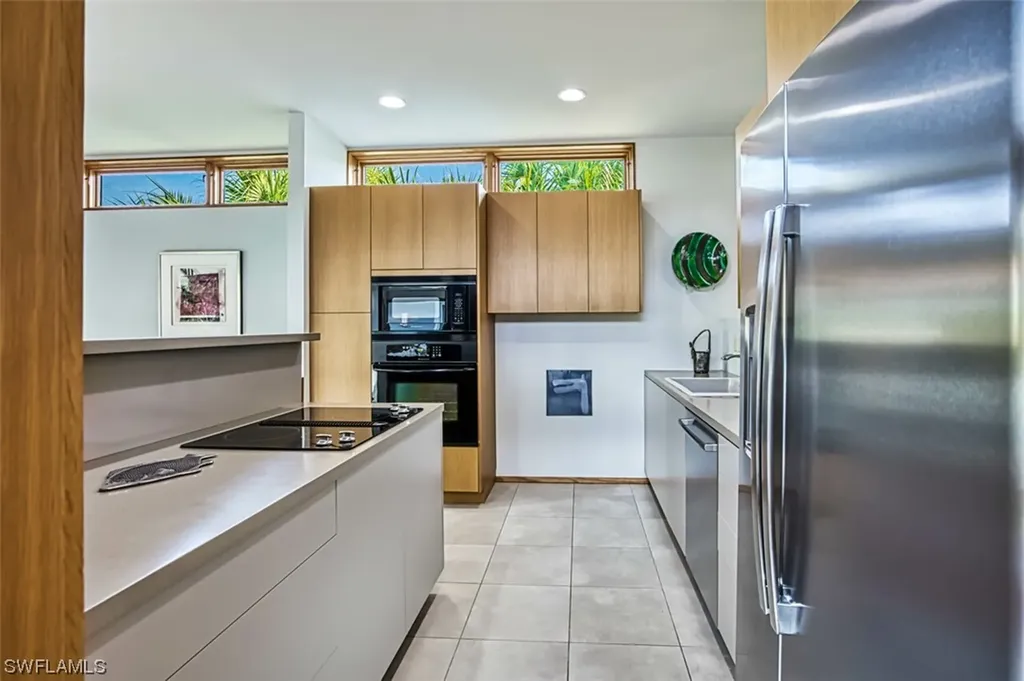 558 N Yachtsman Drive Sanibel FL 33957