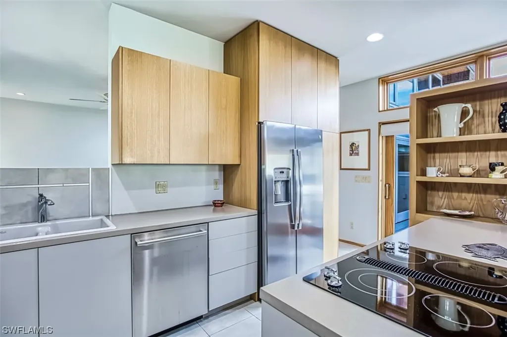 558 N Yachtsman Drive Sanibel FL 33957