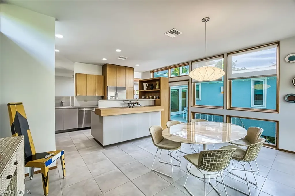 558 N Yachtsman Drive Sanibel FL 33957