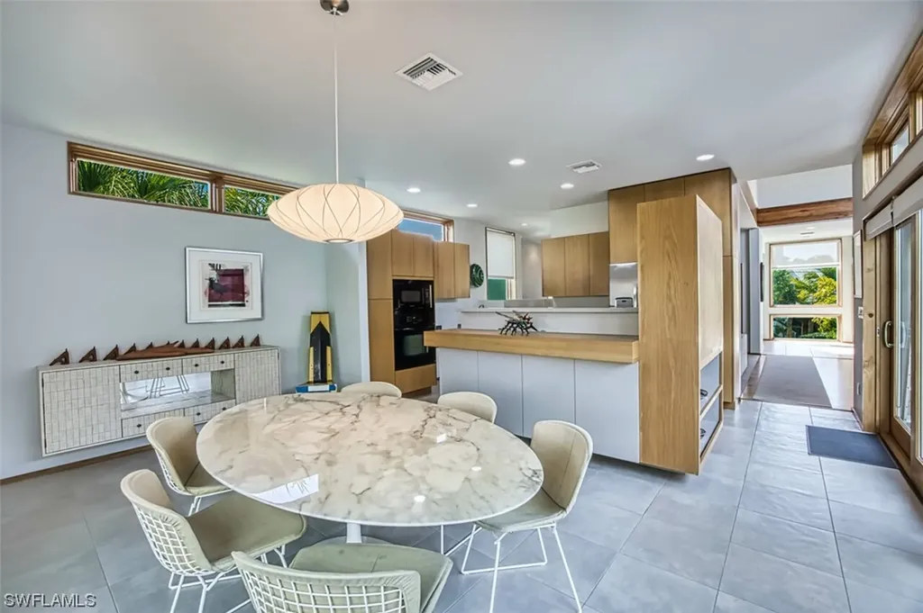 558 N Yachtsman Drive Sanibel FL 33957