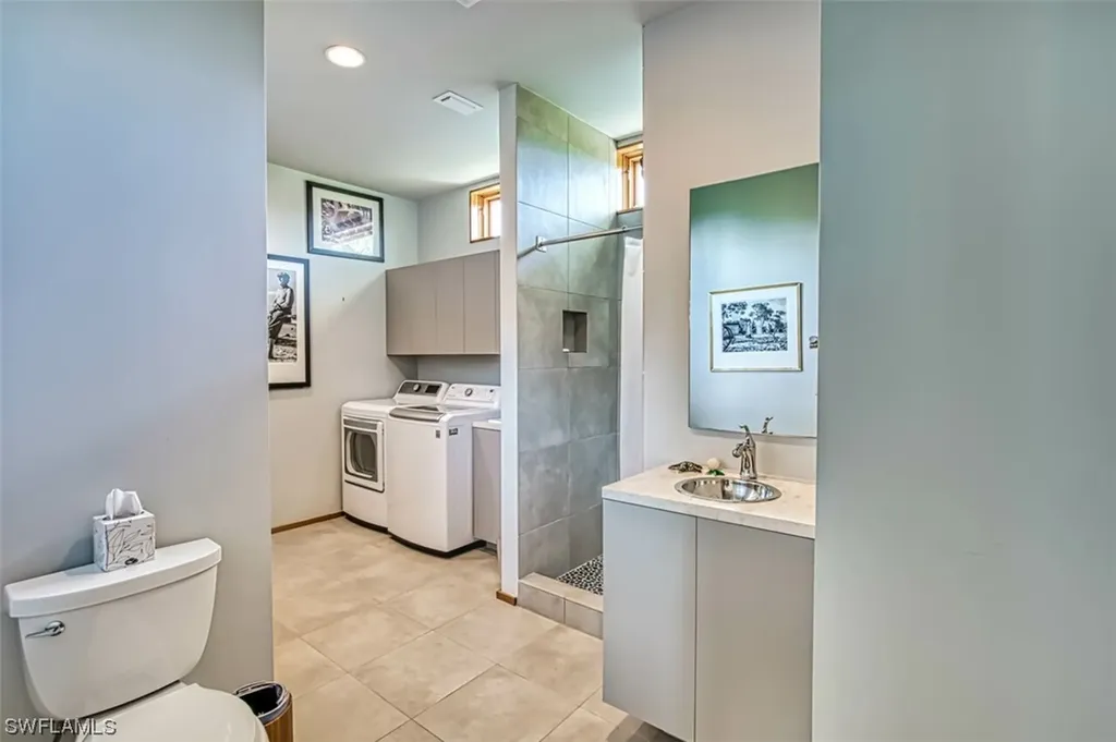 558 N Yachtsman Drive Sanibel FL 33957