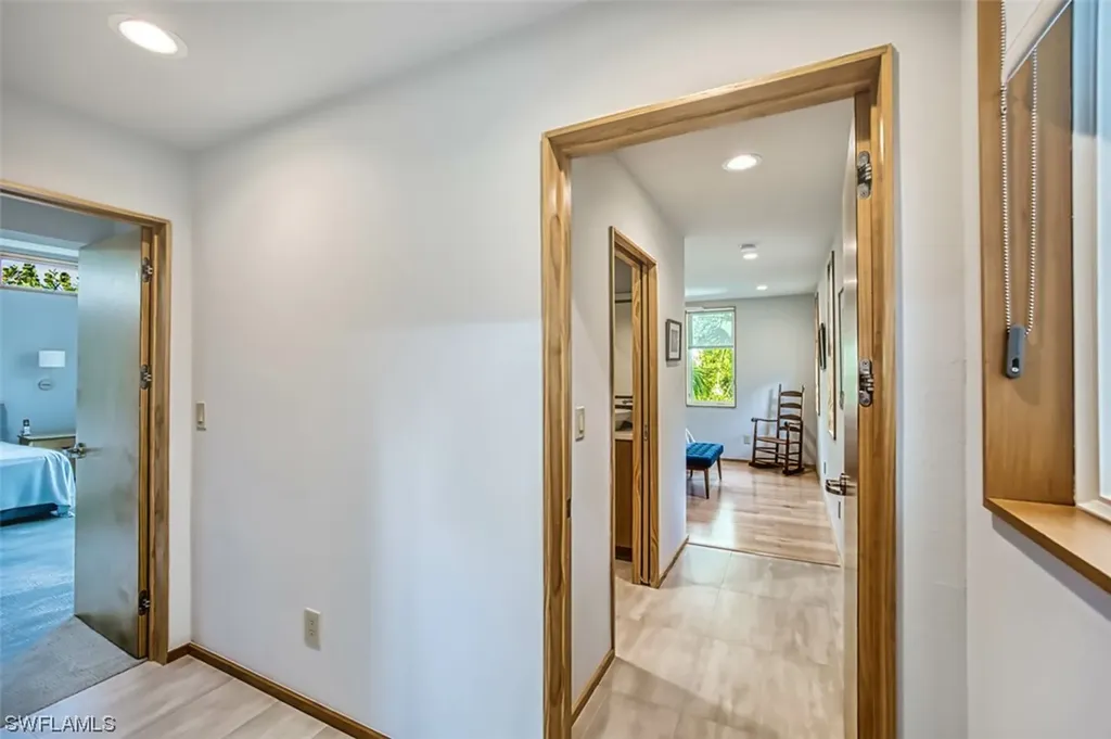 558 N Yachtsman Drive Sanibel FL 33957