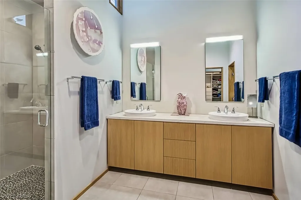 558 N Yachtsman Drive Sanibel FL 33957