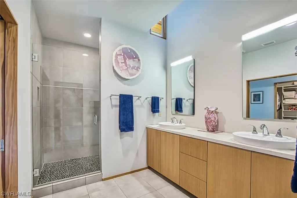 558 N Yachtsman Drive Sanibel FL 33957