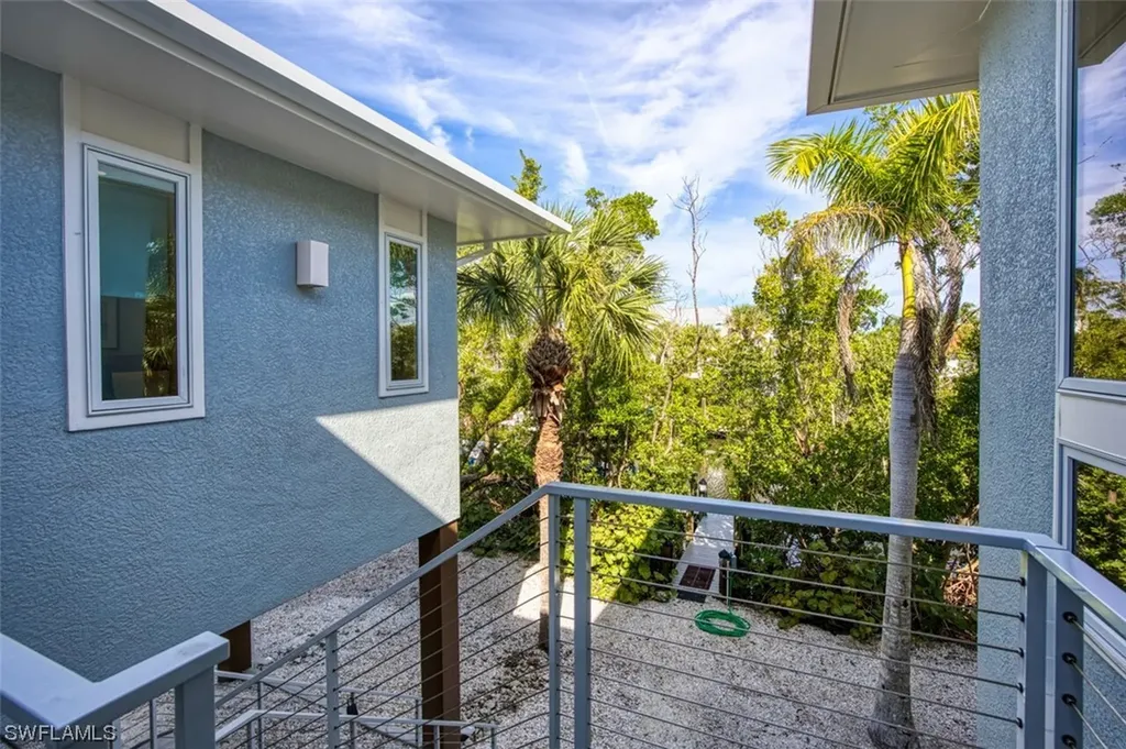 558 N Yachtsman Drive Sanibel FL 33957