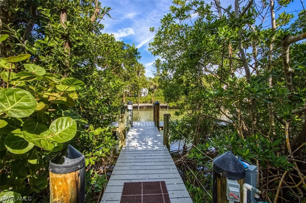 558 N Yachtsman Drive Sanibel FL 33957