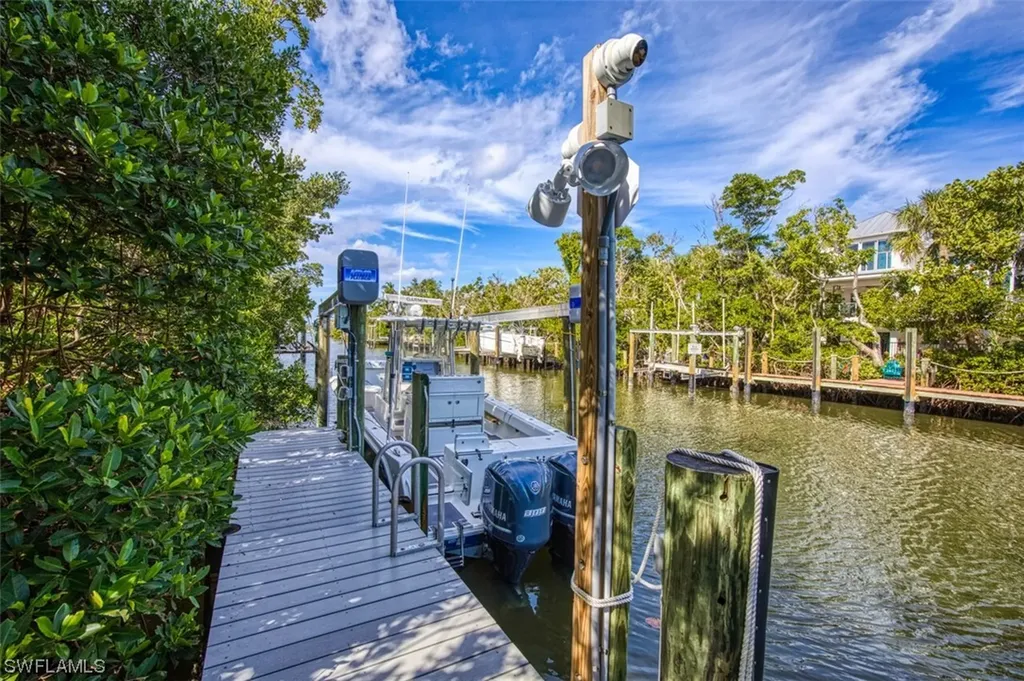 558 N Yachtsman Drive Sanibel FL 33957