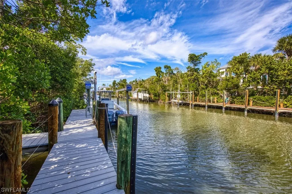 558 N Yachtsman Drive Sanibel FL 33957