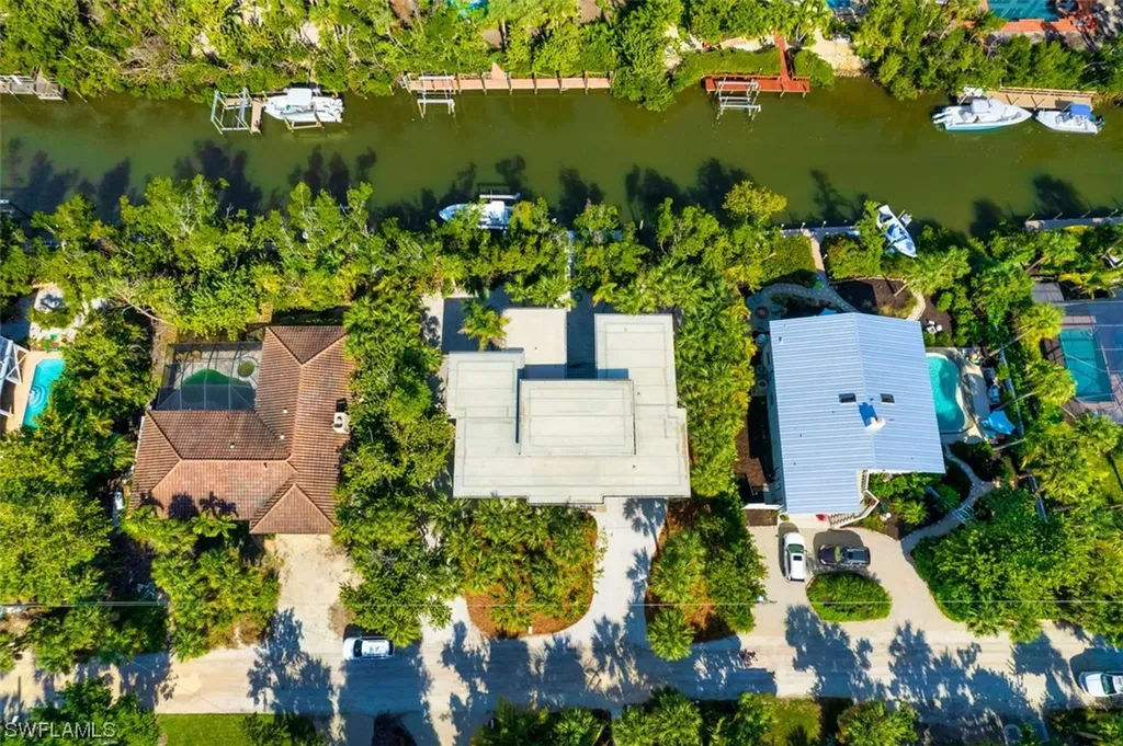 558 N Yachtsman Drive Sanibel FL 33957