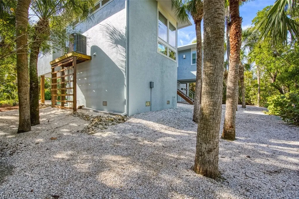 558 N Yachtsman Drive Sanibel FL 33957