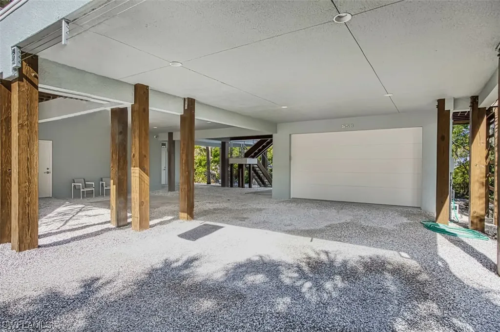 558 N Yachtsman Drive Sanibel FL 33957