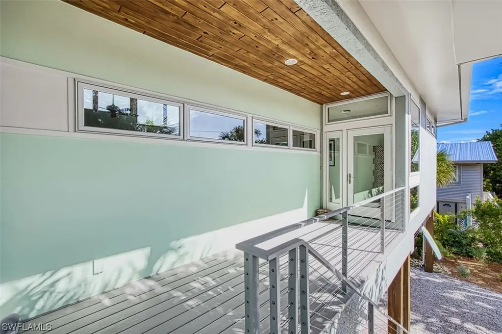 558 N Yachtsman Drive Sanibel FL 33957