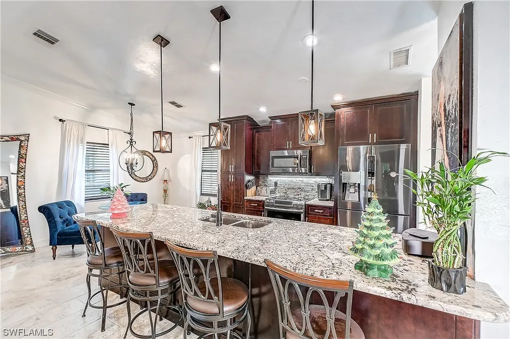 4266 Island Circle Fort Myers FL 33919