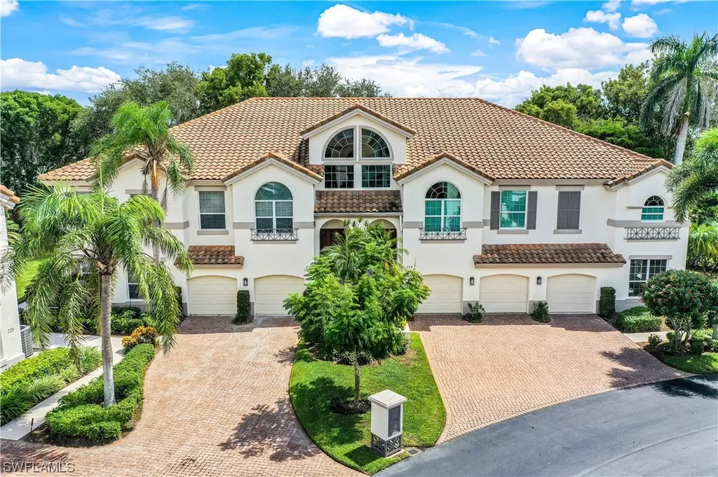 217 Colonade Circle Naples FL 34103