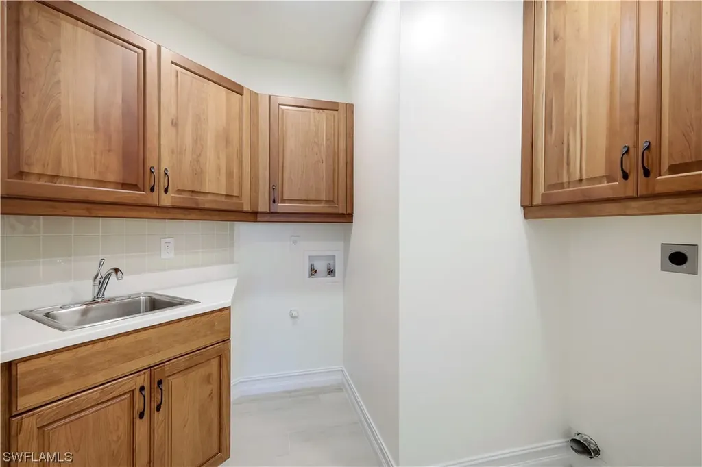 217 Colonade Circle Naples FL 34103