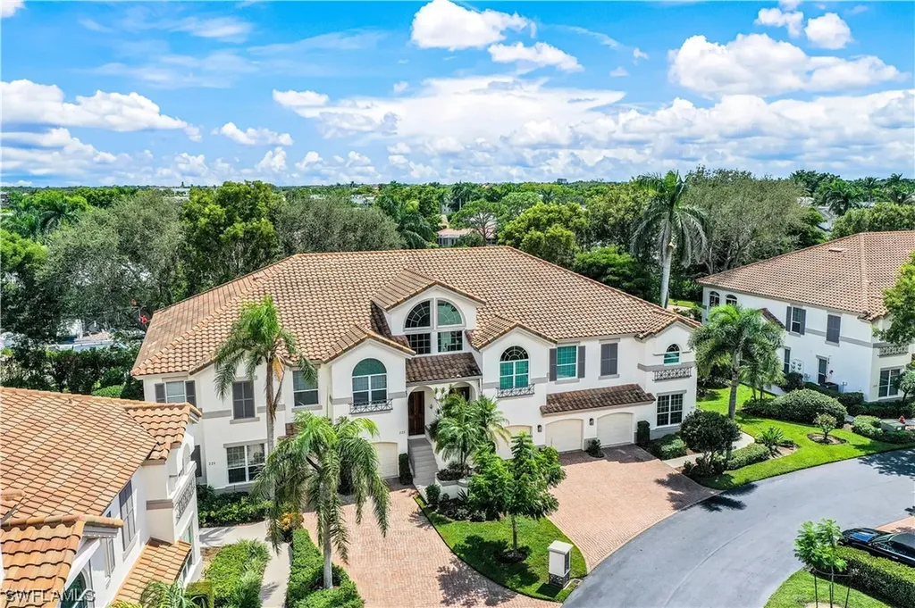 217 Colonade Circle Naples FL 34103
