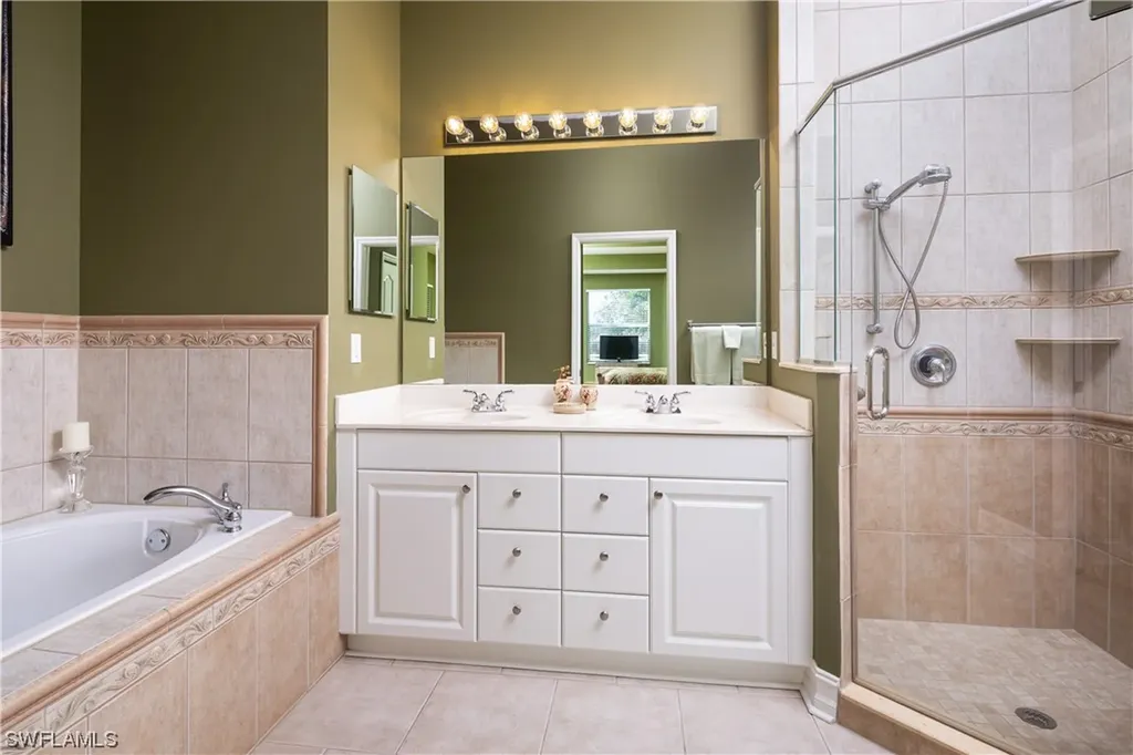 8165 Sanctuary Drive Naples FL 34104