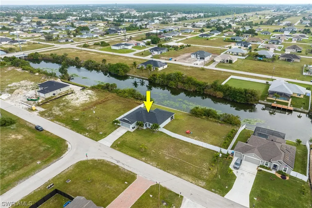 2225 NE 5th Place Cape Coral FL 33909