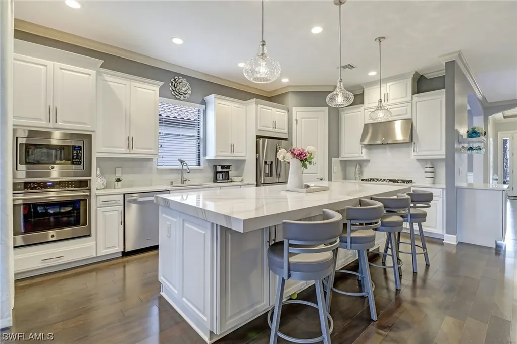 8875 Vaccaro Court Naples FL 34119