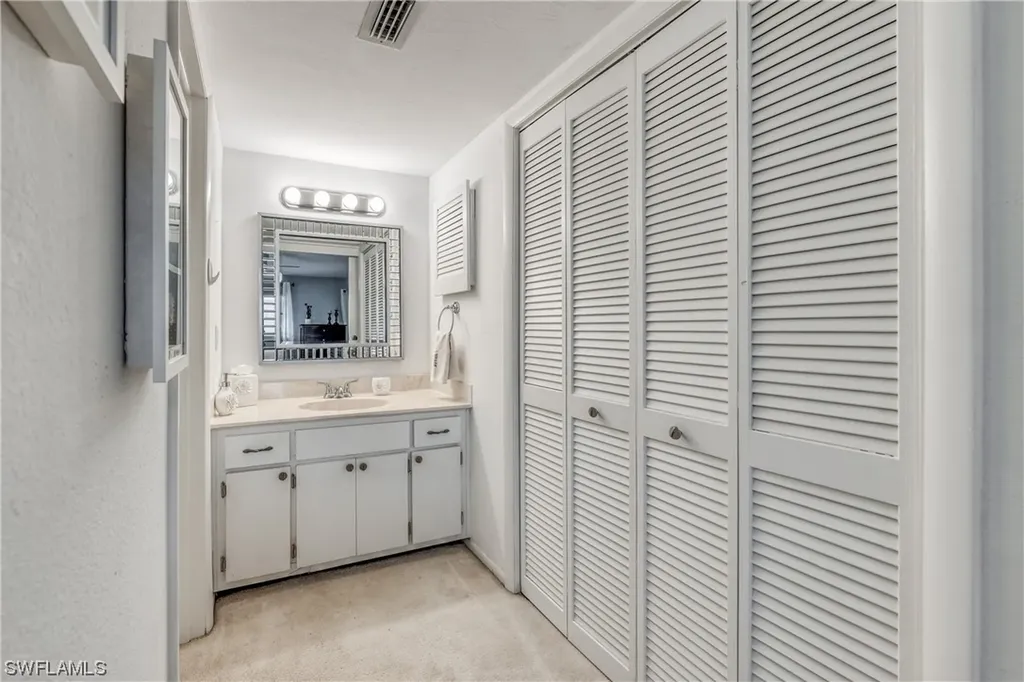 300 Valley Stream Drive Naples FL 34113