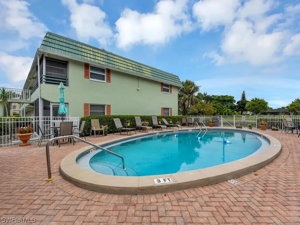 300 Valley Stream Drive Naples FL 34113