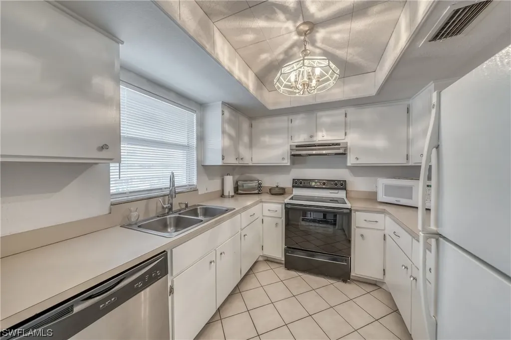 300 Valley Stream Drive Naples FL 34113