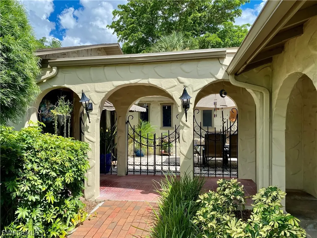 4272 Island Circle Fort Myers FL 33919