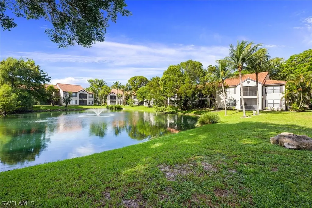 Naples FL, 2154 Arbour Walk Circle, Unit 2512