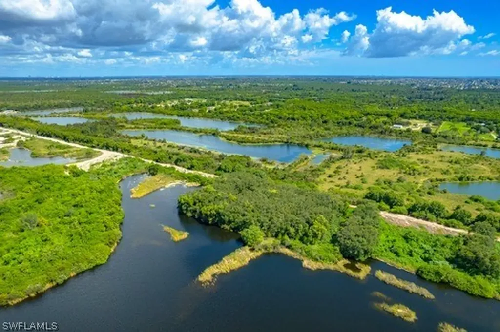 3921 Caloosa N Cape Coral FL 33993